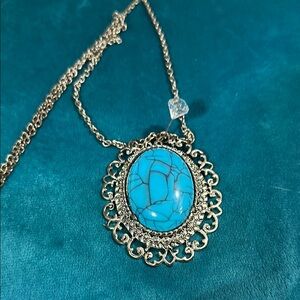 Elegant Gold and Turquoise Pendant Necklace